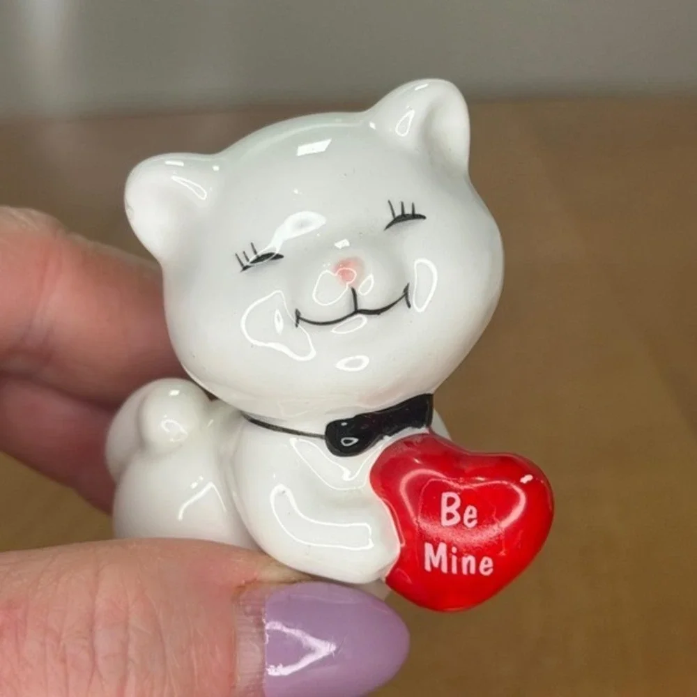 Vintage Russ Berrie Cat Figurine – 